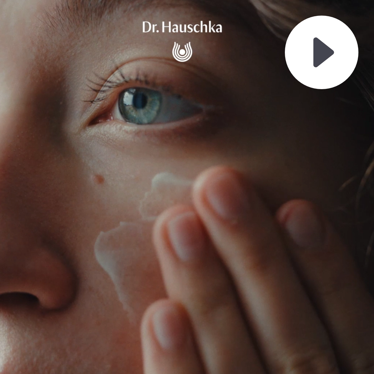 Video DR. HAUSCHKA Spevňujúci telový olej proti striám